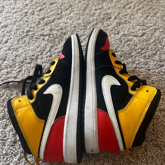 Nike Air Jordan 1 Mid SE Black Amarillo Ragun Orange  2.5Y BQ6932-087 L*0922 - Picture 5 of 8